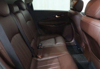 Подержанный автомобиль Infiniti QX50 2017 года (24 фото)