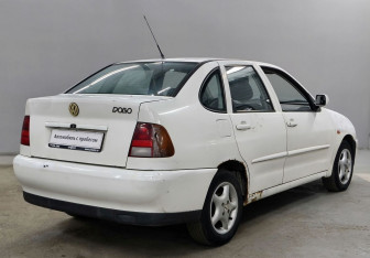 Подержанный автомобиль Volkswagen Polo Sedan 1998 года (5 фото)