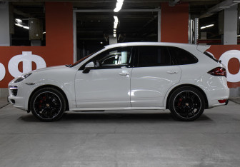 Подержанный автомобиль Porsche Cayenne 2014 года (8 фото)