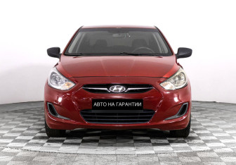 Подержанный автомобиль Hyundai Solaris Sedan 2014 года (2 фото)