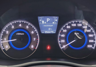 Подержанный автомобиль Hyundai Solaris Hatchback 2013 года (12 фото)