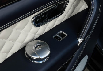 Подержанный автомобиль Bentley Bentayga 2018 года (22 фото)