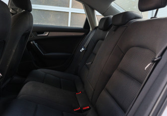 Подержанный автомобиль Audi A4 Sedan 2012 года (8 фото)
