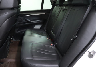 Подержанный автомобиль BMW X5 2014 года (10 фото)