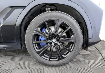 Подержанный автомобиль BMW X6 2021 года (18 фото)
