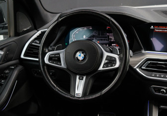 Подержанный автомобиль BMW X5 2020 года (12 фото)