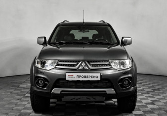 Подержанный автомобиль Mitsubishi Pajero Sport 2013 года (2 фото)