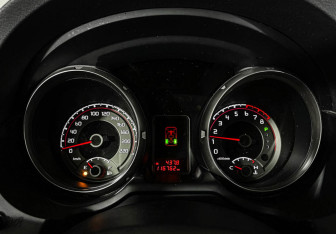 Подержанный автомобиль Mitsubishi Pajero 2015 года (11 фото)