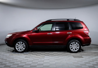 Подержанный автомобиль Subaru Forester Suv 2011 года (8 фото)