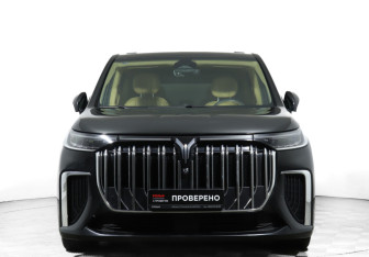Подержанный автомобиль Voyah Dream 2024 года (2 фото)