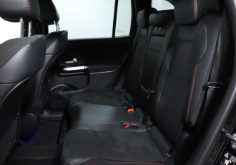 Подержанный автомобиль Mercedes-Benz GLB 2020 года (10 фото)