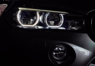 Подержанный автомобиль BMW X5 M 2015 года (13 фото)