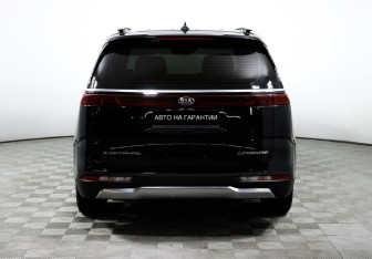 Подержанный автомобиль Kia Carnival 2020 года (6 фото)