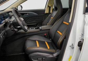 Подержанный автомобиль FAW Bestune T77 2022 года (10 фото)