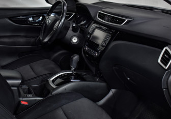 Подержанный автомобиль Nissan Qashqai 2017 года (10 фото)