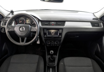 Подержанный автомобиль Skoda Rapid Liftback 2019 года (14 фото)