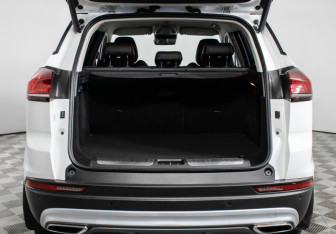 Подержанный автомобиль Geely Atlas Pro 2023 года (19 фото)