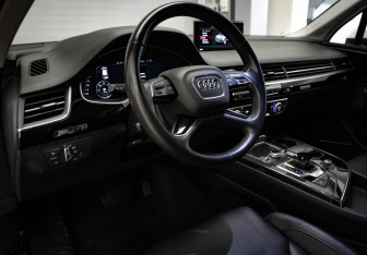 Подержанный автомобиль Audi Q7 2019 года (7 фото)