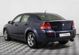Подержанный автомобиль Dodge Avenger Sedan 2007 года (7 фото)