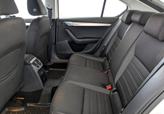 Подержанный автомобиль Skoda Octavia Liftback 2019 года (18 фото)