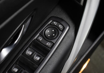 Подержанный автомобиль Renault Fluence 2010 года (20 фото)