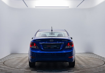 Подержанный автомобиль Hyundai Solaris Sedan 2011 года (6 фото)