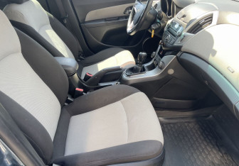 Подержанный автомобиль Chevrolet Cruze Wagon 2013 года (9 фото)
