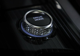 Подержанный автомобиль Geely Monjaro 2022 года (19 фото)