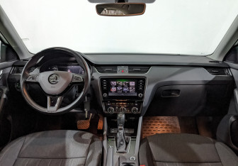 Подержанный автомобиль Skoda Octavia Liftback 2020 года (14 фото)