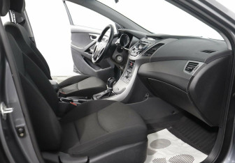 Подержанный автомобиль Hyundai Elantra Sedan 2015 года (6 фото)
