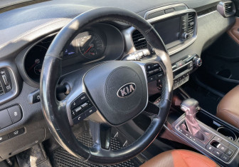 Подержанный автомобиль Kia Sorento 2018 года (14 фото)