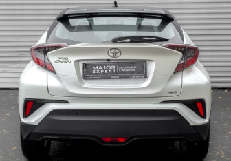 Подержанный автомобиль Toyota C-HR 2019 года (7 фото)
