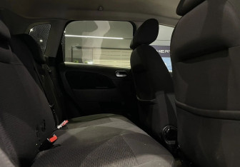 Подержанный автомобиль Ford Fiesta Hatchback 2006 года (12 фото)