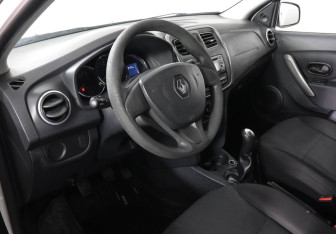 Подержанный автомобиль Renault Logan Sedan 2014 года (9 фото)