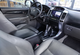 Подержанный автомобиль Toyota Land Cruiser Prado 2008 года (11 фото)