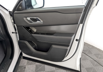 Подержанный автомобиль Land Rover Range Rover Velar 2020 года (25 фото)
