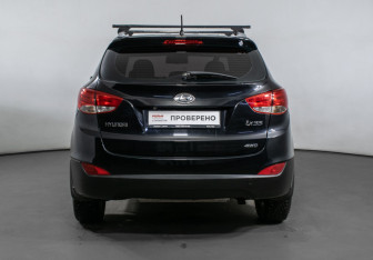 Подержанный автомобиль Hyundai ix35 2010 года (6 фото)
