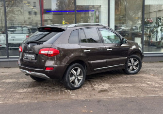 Подержанный автомобиль Renault Koleos 2014 года (8 фото)