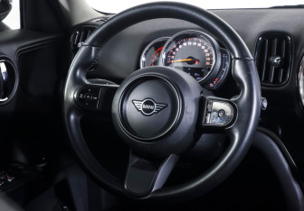 Подержанный автомобиль MINI Countryman 2021 года (13 фото)
