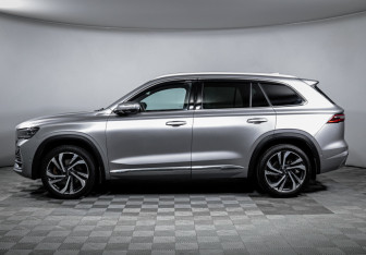 Подержанный автомобиль Geely Monjaro 2023 года (8 фото)
