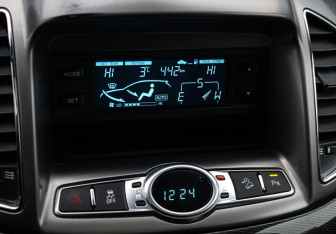 Подержанный автомобиль Chevrolet Captiva 2015 года (16 фото)