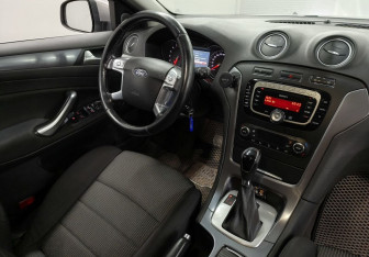 Подержанный автомобиль Ford Mondeo Sedan 2012 года (12 фото)