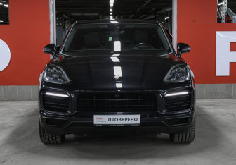 Подержанный автомобиль Porsche Cayenne 2020 года (2 фото)