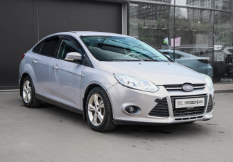 Подержанный автомобиль Ford Focus Sedan 2011 года (3 фото)