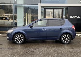 Подержанный автомобиль Kia Ceed Hatchback 2011 года (8 фото)