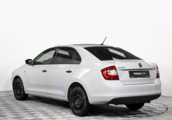 Подержанный автомобиль Skoda Rapid Liftback 2015 года (7 фото)