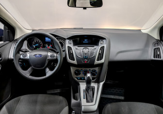 Подержанный автомобиль Ford Focus Hatchback 2013 года (14 фото)