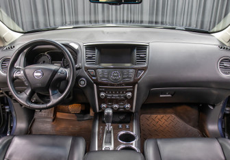 Подержанный автомобиль Nissan Pathfinder 2014 года (15 фото)