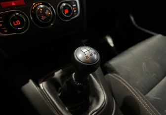 Подержанный автомобиль Citroen C4 Hatchback 2011 года (9 фото)