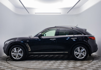 Подержанный автомобиль Infiniti QX70 2013 года (2 фото)